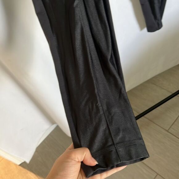 Lululemon Pants Size 4 Shiny Front Back Pocket Leggings - Picture 4 of 10